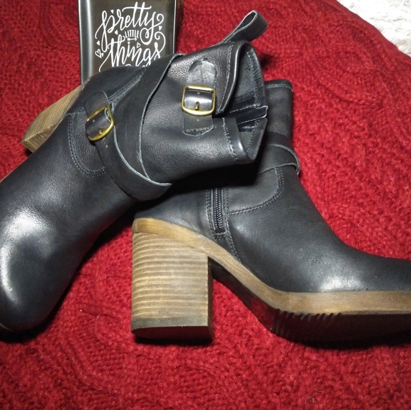 Lucky Brand Ankle Boots - Picture 5 of 6